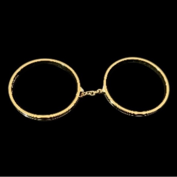 VICTORIAS SECRET-TWO GOLD TONE BANGLE BRACELETS CONNECTED BY A GOLD TONE CHAIN - Picture 4 of 5